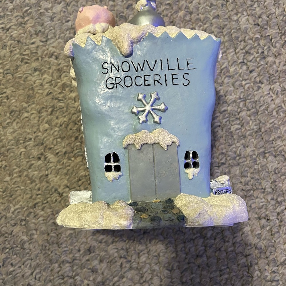 Snowville Groceries Holiday Decor
